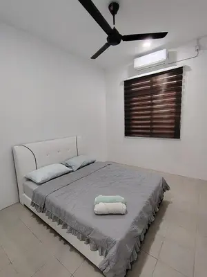a bedroom with a bed with a ceiling fan at Unit 3 Islam Taqwa Homestay in Kuala Lipis