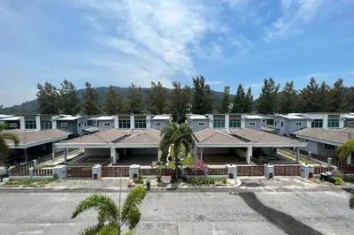 Gallery image of Trichrome Marina Island Minimalist Villa with Balcony in Lumut