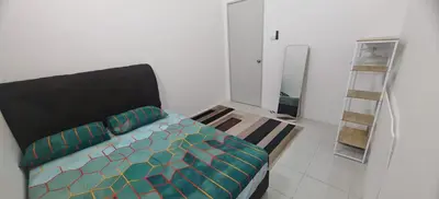 a small bedroom with a bed and a mirror at ZARI Homestay Kamunting in Gua Sai