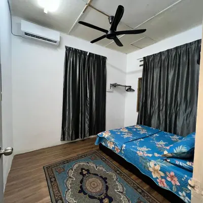 a bedroom with a bed and a ceiling fan at RZ HOMESTAY With WiFi in Sungai Siput