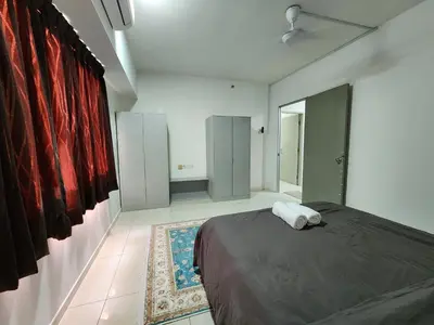a bedroom with a bed in a room at Family Haven at Paragon in Gua Sai