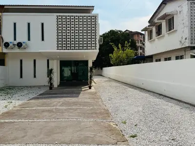 a white house with a white wall and a driveway at WhiteZen Family Homestay 9Room for 20pax Central Penang in Jelutong