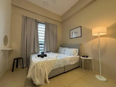 a bedroom with a bed with a lamp and a window at JS Comfortable Stay Golden Hills Pasar Malam 3Bedrooms 2Bathrooms in Brinchang