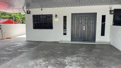 a white wall with a black door in a room at Happy Guest House Taman Cowin Nibong Tebal \u5f00\u5fc3\u6c11\u5bbfTaman Cowin\u9ad8\u6e0a\u533a in Nibung Tebal