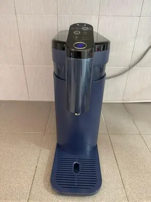a blue food processor sitting on the floor at Homestay Dmickey in Sungai Petani