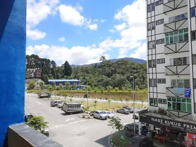 a view of a parking lot next to a building at ZE I Cameron Jaya, Tanah Rata in Tanah Rata