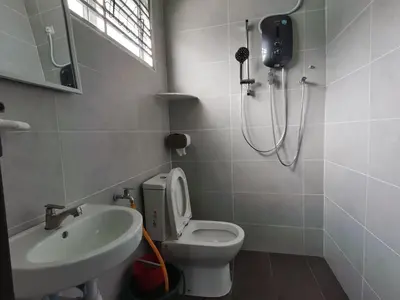 a bathroom with a shower and a toilet and a sink at kkLee Homestay Taiping Tmn Spg Bersatu in Simpang