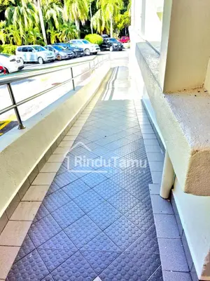 a sidewalk in a building with cars on a street at RinduTamu Homestay in Lumut