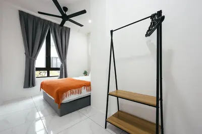 a bedroom with a swing bed and a window at Serene Nest Cameron Centrum Brinchang Clover Home A-1-15 B in Brinchang