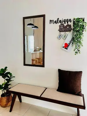 a mirror and a bench in a room at Malaiqqa Homestay in Chemor