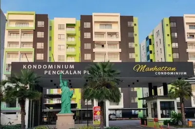 a sign in front of a building with a statue at Bern's Homestay Manhattan Condo, Ipoh-GROUND FLOOR, POOLSIDE, FREE PARKING and WiFi in Ipoh