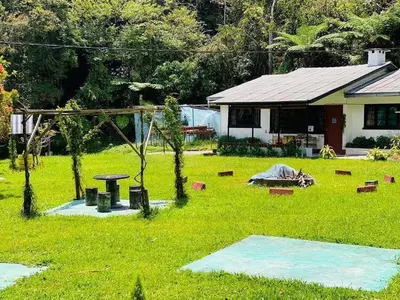 a yard with a picnic table in the grass at BANGALOW Cameron Highlands in Tanah Rata