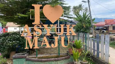 a sign that says i love xmas in front of a fence at Capital O 91189 Chalet Asyuk Maju in Baling