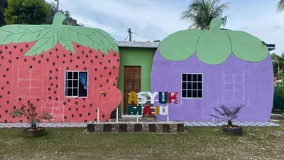 a house painted to look like a pineapple at Capital O 91189 Chalet Asyuk Maju in Baling