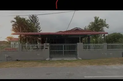 a house with a white fence and a gate at Homestay Mariah in Ipoh