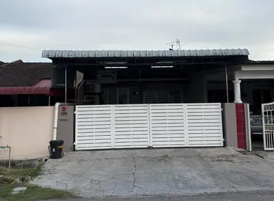 a white gate in front of a house at DND Homestay Sitiawan in Sitiawan