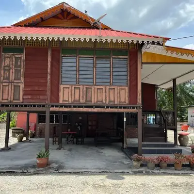 Homestay wak saripan Rumah Kayu