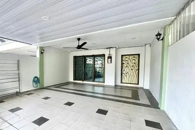 an empty room with a ceiling fan and windows at Klebang Cozy Homestay in Chemor