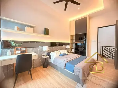 a bedroom with a bed and a desk and a desk at GatherLuxe Ipoh, Landed 14Pax, KTV, Kids Room, Baby Cot in Chemor