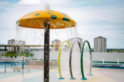an umbrella in the middle of a swimming pool at Happy Home Metropol - BM in Bukit Mertajam