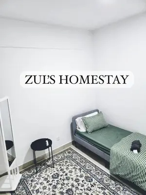 a bedroom with a bed and a sign that reads zeus homesagency at Zuls Apartment Homestay Cameron Highlands in Tanah Rata