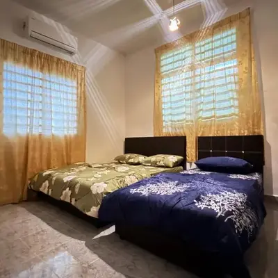 Cozy 4BR Homestay with 2 Baths Taman Seraya