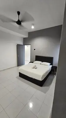 a bedroom with a white bed and a ceiling at CAMERON HIGHLAND CENRTUM BRINCHANG Homestay By Dcozy 6-7pax in Brinchang