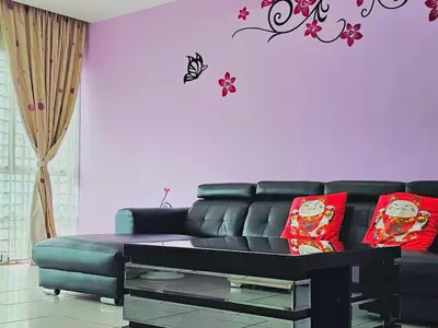 a living room with a couch and a purple wall at Warm Nest Condo 9\u697c\u6e29\u99a8\u5c0f\u5c4b in Sekincan