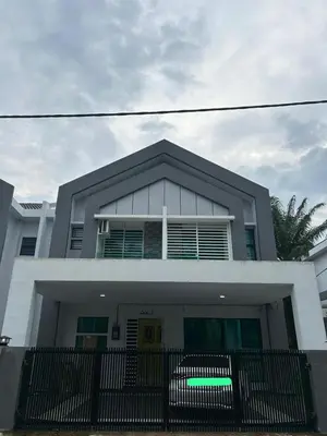 a white house with a black fence in front of it at Singgah homestay 2 in Sitiawan