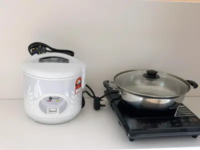 a slow cooker sitting on top of a stove at POP Stay \u6cca\u5c45 Sungai Bakap Jawi in Kampong Gurun