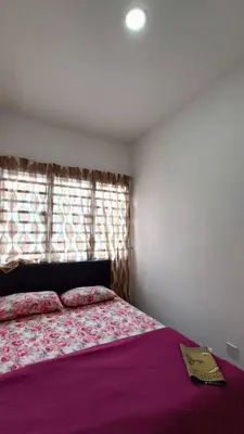 a bedroom with a purple bed with a window at Budjet Homestay CH in Tanah Rata
