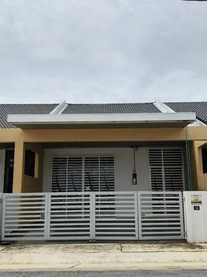 a house with a white fence in front of it at Bertam Wawasan Homestay in Kepala Batas