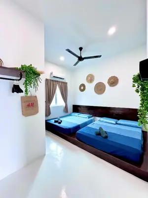 a bedroom with two beds in a room at \u9003\u79bb\u57ce\u5e02 mumu home in Gopeng