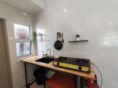a kitchen with a stove and a counter top at Studio BARRINGTON SQUARE II in Brinchang