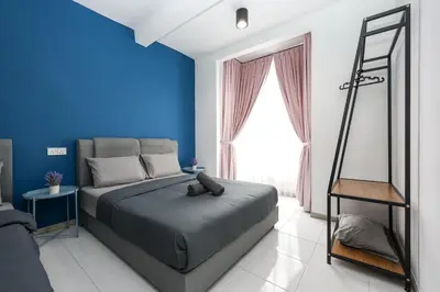 a bedroom with a bed with a blue wall at Emerald Avenue Brinchang Near Centrum- Cozy Family Stay Clover Home 5-06 in Brinchang