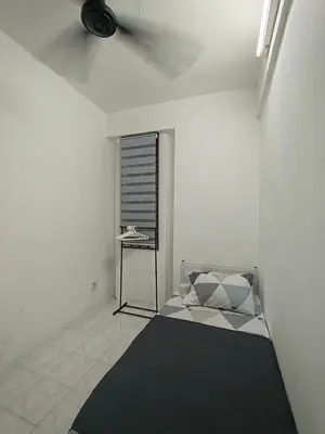 a white room with a bed and a ceiling fan at SZ Homestay Near KPJ Hospital in Kampong Permatang Batu