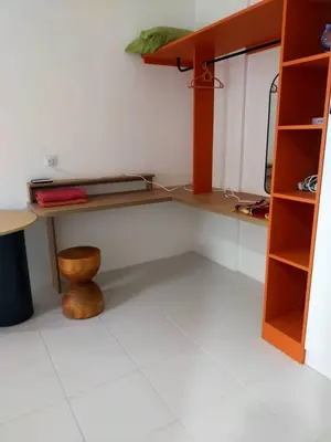 a room with a desk and a wooden shelf at Iskandar SmartStay in Kampong Bota Road