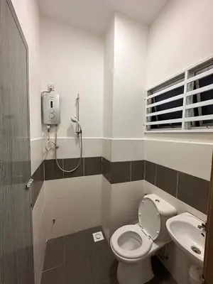 a bathroom with a toilet and a sink at StichStay Cameron in Tanah Rata