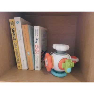 a book shelf with a toy sitting next to some books at 118 Island Plaza Seaview Family Suite 5Pax 1Carpark in George Town