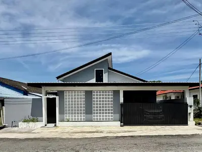 a white house with a black fence in front of it at \u5feb\u4e50\u5ba2\u6808 Sentosa Cottage in Raub