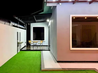 a hallway with a green floor in a building at \u5feb\u4e50\u5ba2\u6808 Sentosa Cottage in Raub