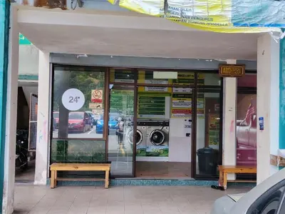 a store front with two benches in front of it at Puncak Cameron Holiday in Cameron Highlands