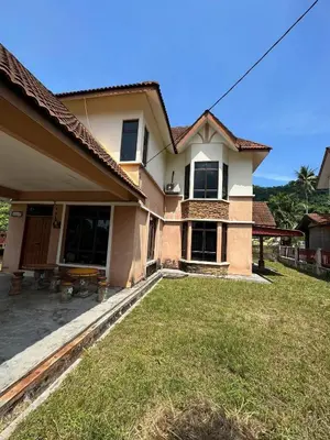 a house with a lawn in front of it at GS Homestay Whole Villa in Gertak Sanggul