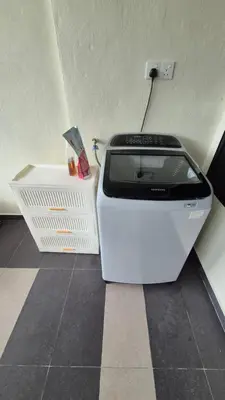 a toaster sitting on the floor in a room at Hatasan Homestay Guess House
