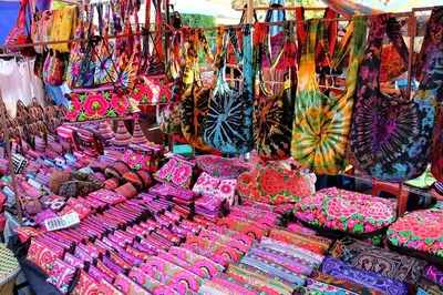 a market with many different types of bags on display at Batu Ferringhi Sri Sayang Resort in Batu Ferringhi