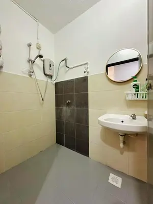 a bathroom with a sink and a mirror at Ipoh Pengkalan Homestay in Ipoh