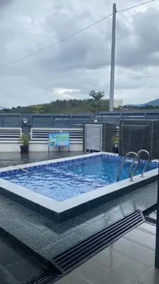 a large swimming pool on top of a building at D'Savanna Homestay Gerik in Gua Sai