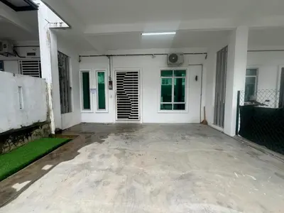 an empty parking lot in a house with a garage at Homestay Sungai Petani 3 Bedroom in Taman Mutiara Bandar Puteri Jaya by D'Aleena Homes in Sungai Petani