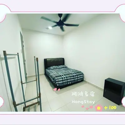 a room with a bed and a ceiling fan at HongStay SUNGAI BESAR in Sungai Besar