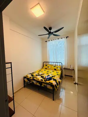 a bedroom with a bed and a ceiling fan at KoopJiha Homestay Meru Ipoh in Ipoh